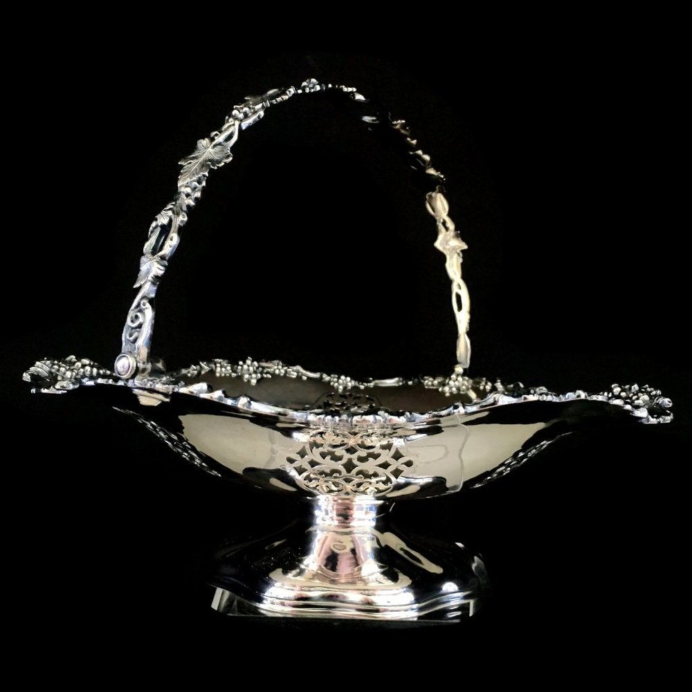Wilcox Sons Bride Basket Fruit Tray 369E Silver Plate Grapes Leaf 13 In England